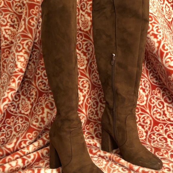 Suede knee high boots - Picture 3 of 6